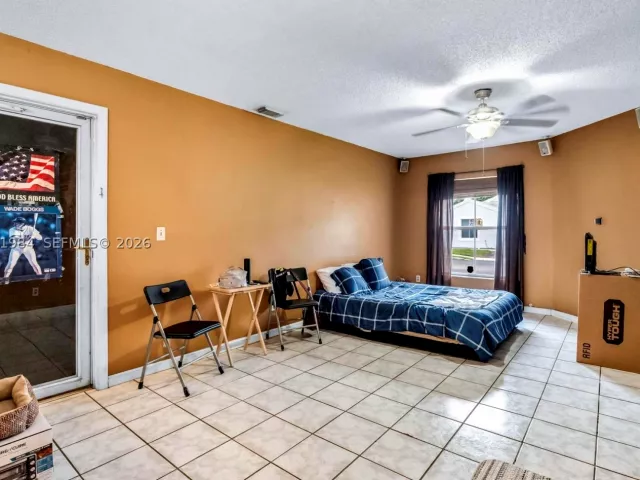 3-bedroom home for sale in Pembroke Pines - 220 NW 207th Way - MondialRealty