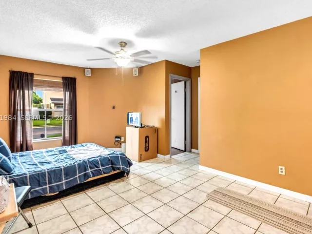 3-bedroom home for sale in Pembroke Pines - 220 NW 207th Way - MondialRealty
