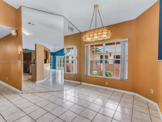 3-bedroom home for sale in Pembroke Pines - 220 NW 207th Way - MondialRealty