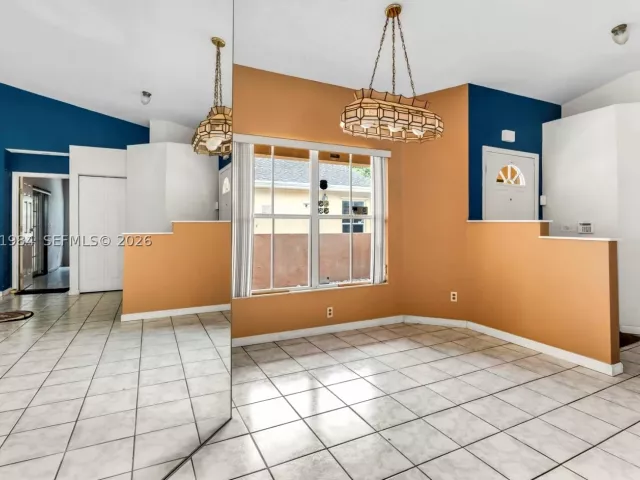 3-bedroom home for sale in Pembroke Pines - 220 NW 207th Way - MondialRealty