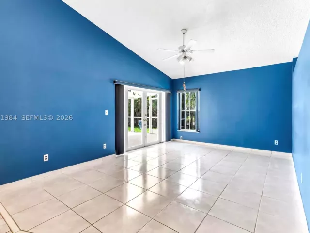 3-bedroom home for sale in Pembroke Pines - 220 NW 207th Way - MondialRealty