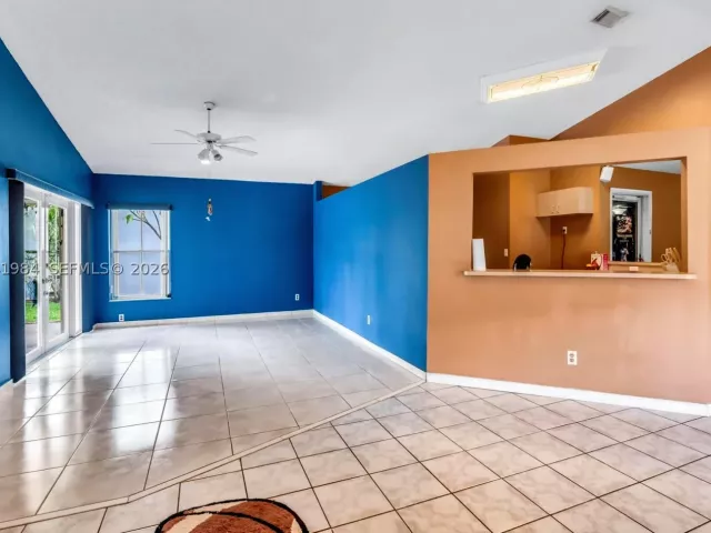 3-bedroom home for sale in Pembroke Pines - 220 NW 207th Way - MondialRealty
