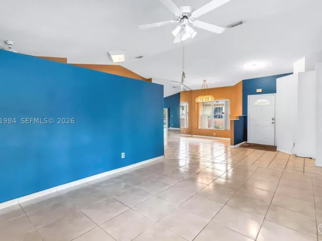3-bedroom home for sale in Pembroke Pines - 220 NW 207th Way - MondialRealty