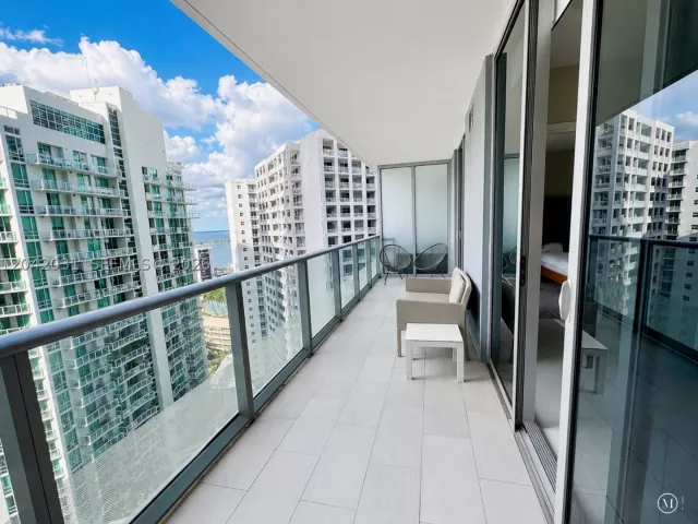 1-bedroom condo for rent in Miami - 1300 Brickell Bay Dr 2307 - MondialRealty