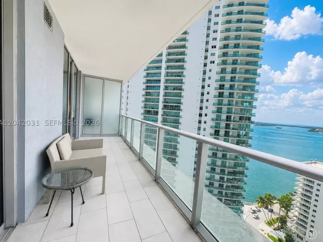 1-bedroom condo for rent in Miami - 1300 Brickell Bay Dr 2307 - MondialRealty