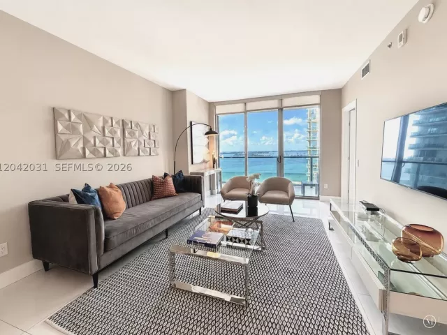 1-bedroom condo for rent in Miami - 1300 Brickell Bay Dr 2307 - MondialRealty