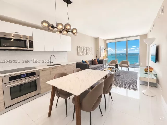 1-bedroom condo for rent in Miami - 1300 Brickell Bay Dr 2307 - MondialRealty