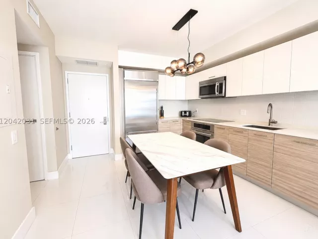 1-bedroom condo for rent in Miami - 1300 Brickell Bay Dr 2307 - MondialRealty