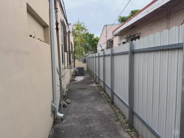 4-bedroom home for sale in Miami - 424 NE 72nd Street - MondialRealty