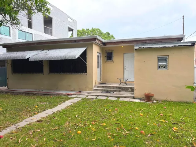 4-bedroom home for sale in Miami - 424 NE 72nd Street - MondialRealty