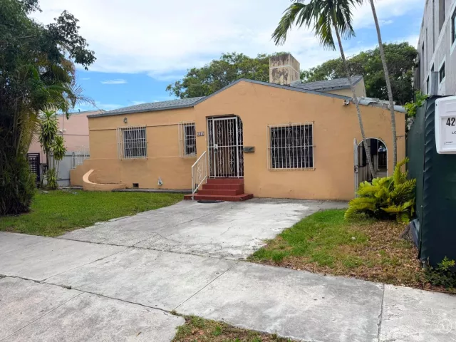 4-bedroom home for sale in Miami - 424 NE 72nd Street - MondialRealty