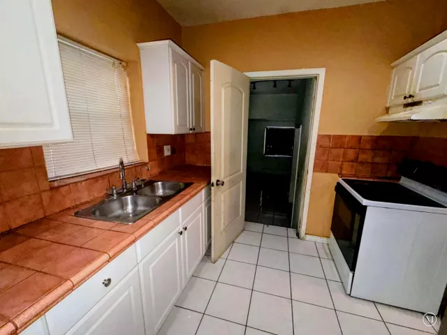 4-bedroom home for sale in Miami - 424 NE 72nd Street - MondialRealty