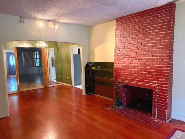 4-bedroom home for sale in Miami - 424 NE 72nd Street - MondialRealty