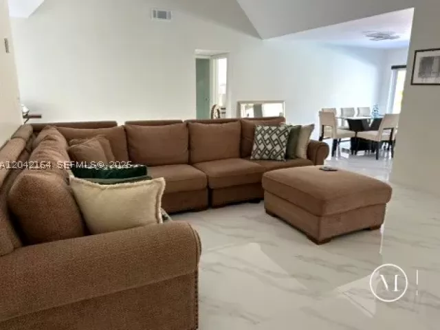 4-bedroom home for rent in Miami - 13461 SW 98th Pl 13461 - MondialRealty