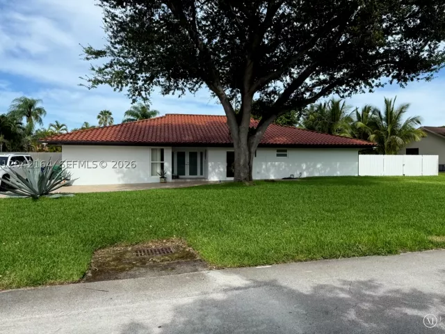 4-bedroom home for rent in Miami - 13461 SW 98th Pl 13461 - MondialRealty