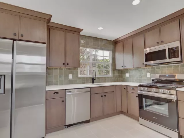 2-bedroom home for sale in West Palm Beach - 842 Selkirk Street - MondialRealty