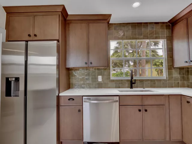 2-bedroom home for sale in West Palm Beach - 842 Selkirk Street - MondialRealty
