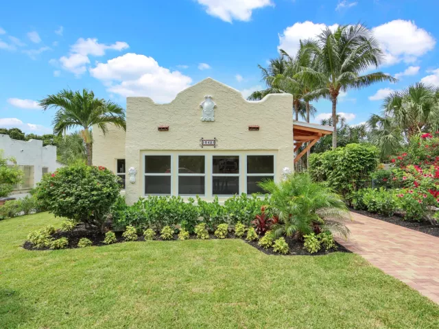 2-bedroom home for sale in West Palm Beach - 842 Selkirk Street - MondialRealty