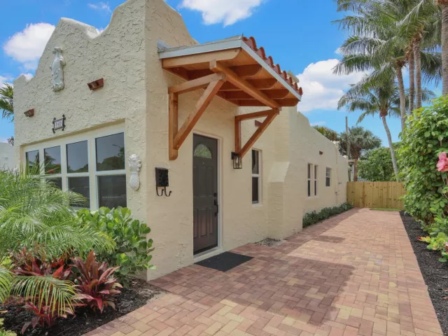 2-bedroom home for sale in West Palm Beach - 842 Selkirk Street - MondialRealty
