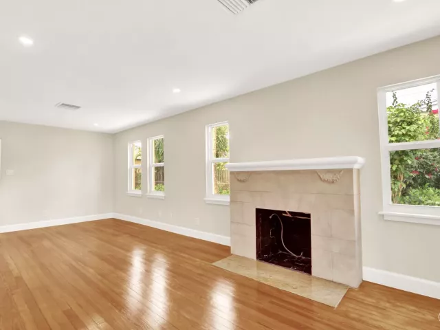 2-bedroom home for sale in West Palm Beach - 842 Selkirk Street - MondialRealty