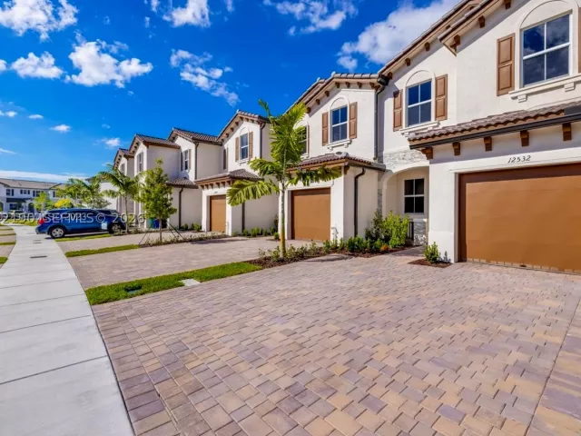 3-bedroom home for sale in Miami - 12532 NW 23rd Pl - MondialRealty