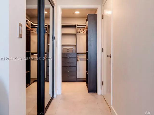 2-bedroom condo for rent in Miami - 90 SW 3rd St 3703 - MondialRealty