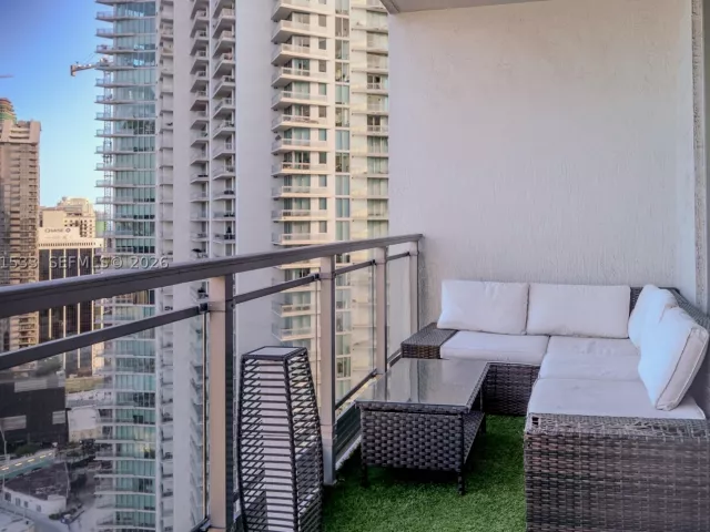 2-bedroom condo for rent in Miami - 90 SW 3rd St 3703 - MondialRealty