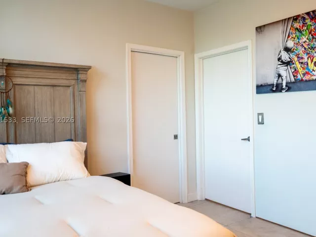 2-bedroom condo for rent in Miami - 90 SW 3rd St 3703 - MondialRealty