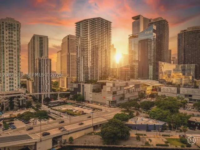 2-bedroom condo for rent in Miami - 90 SW 3rd St 3703 - MondialRealty