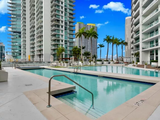 2-bedroom condo for rent in Miami - 90 SW 3rd St 3703 - MondialRealty