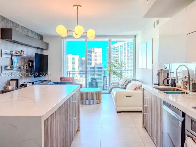 2-bedroom condo for rent in Miami - 90 SW 3rd St 3703 - MondialRealty