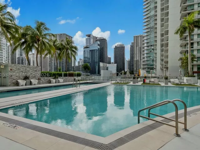 2-bedroom condo for rent in Miami - 90 SW 3rd St 3703 - MondialRealty