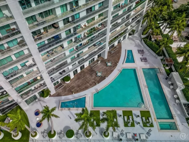 2-bedroom condo for rent in Miami - 90 SW 3rd St 3703 - MondialRealty