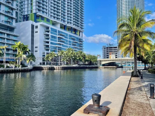 2-bedroom condo for rent in Miami - 90 SW 3rd St 3703 - MondialRealty