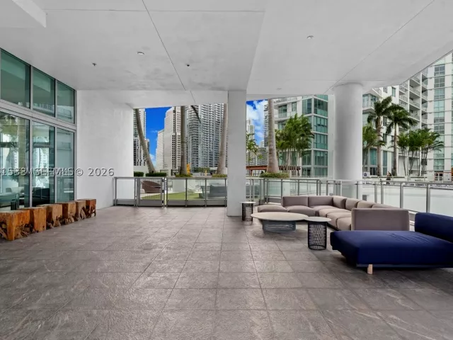 2-bedroom condo for rent in Miami - 90 SW 3rd St 3703 - MondialRealty