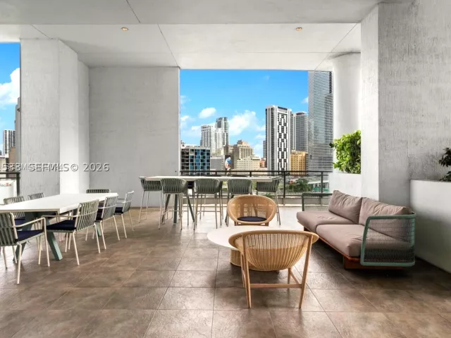 2-bedroom condo for rent in Miami - 90 SW 3rd St 3703 - MondialRealty