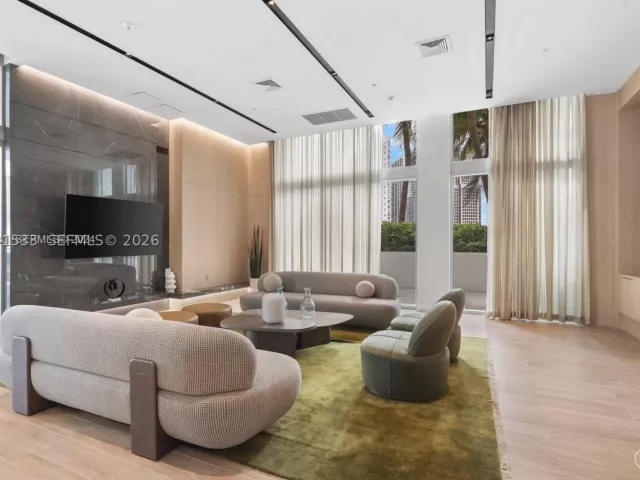 2-bedroom condo for rent in Miami - 90 SW 3rd St 3703 - MondialRealty