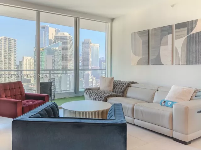 2-bedroom condo for rent in Miami - 90 SW 3rd St 3703 - MondialRealty