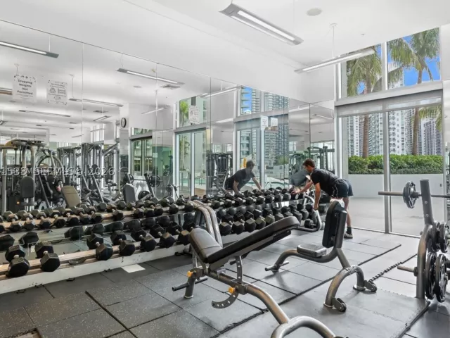 2-bedroom condo for rent in Miami - 90 SW 3rd St 3703 - MondialRealty
