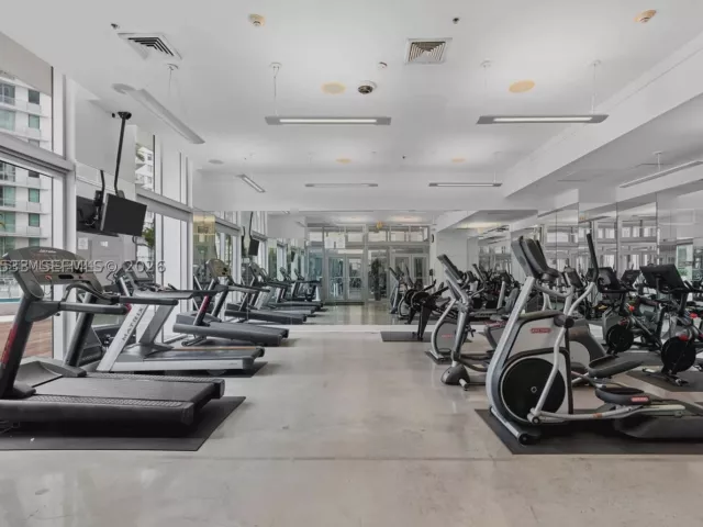 2-bedroom condo for rent in Miami - 90 SW 3rd St 3703 - MondialRealty