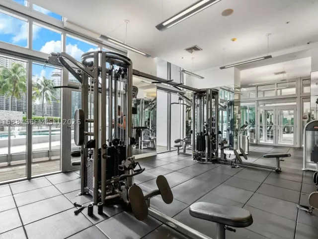 2-bedroom condo for rent in Miami - 90 SW 3rd St 3703 - MondialRealty