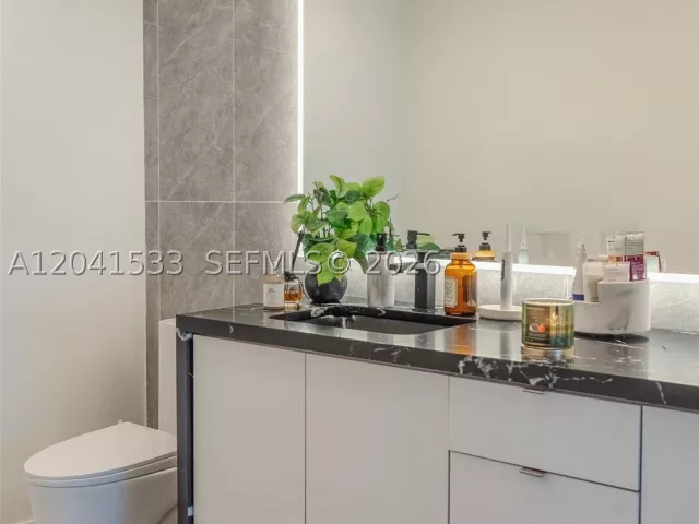 2-bedroom condo for rent in Miami - 90 SW 3rd St 3703 - MondialRealty