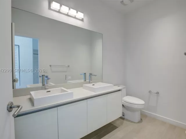 2-bedroom home for rent in Miami - 1600 SW 1st Ave TH-09 - MondialRealty