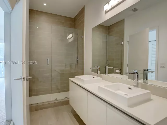 2-bedroom home for rent in Miami - 1600 SW 1st Ave TH-09 - MondialRealty