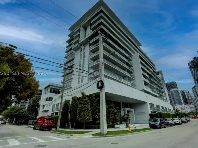 2-bedroom home for rent in Miami - 1600 SW 1st Ave TH-09 - MondialRealty