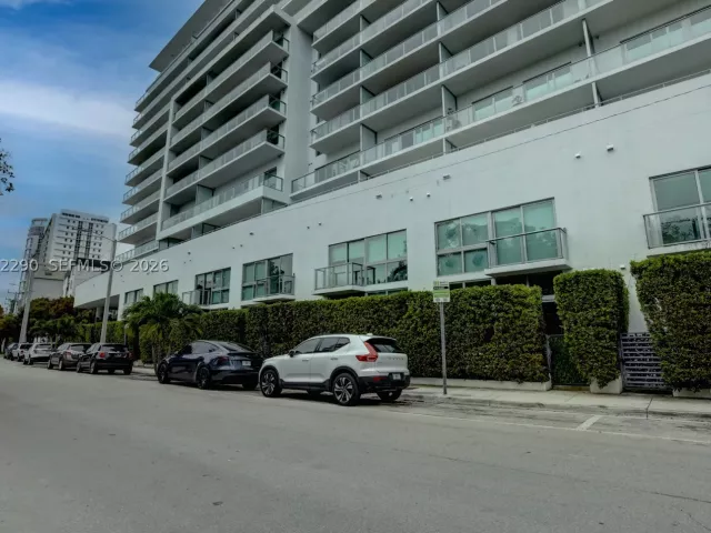 2-bedroom home for rent in Miami - 1600 SW 1st Ave TH-09 - MondialRealty