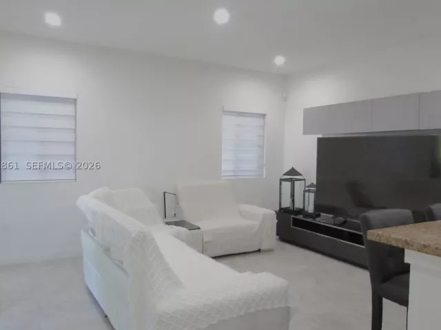 4-bedroom home for sale in Miami - 16825 SW 109th Pl - MondialRealty