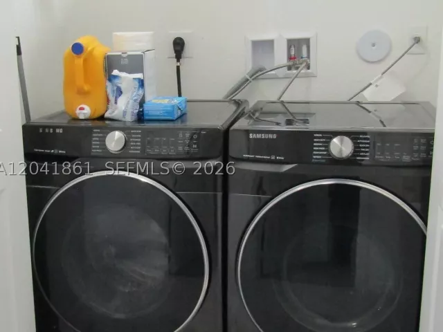 4-bedroom home for sale in Miami - 16825 SW 109th Pl - MondialRealty