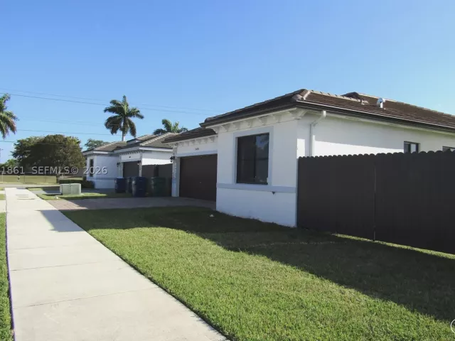 4-bedroom home for sale in Miami - 16825 SW 109th Pl - MondialRealty
