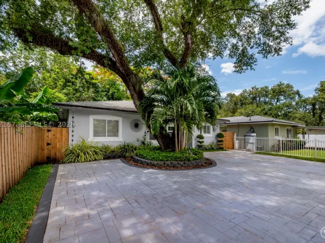 3-bedroom home for sale in Miami Gardens - 2750 NW 170th St - MondialRealty